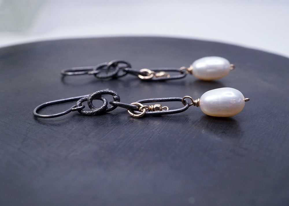 Thick Oval Chain Pearl Earrings